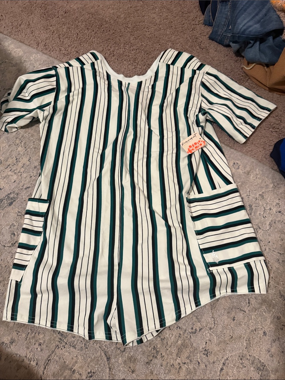 Striped Short-Sleeve Tunic Top in White and Green